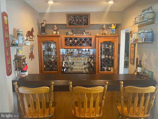 81 Plymouth Road Sicklerville, NJ 08081 - Photo 18 of 59 Wet bar next to kitchen and family room