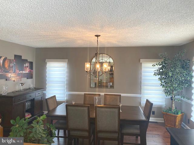 81 Plymouth Road Sicklerville, NJ 08081 - Photo 22 of 59 Dining area off kitchen and family room
