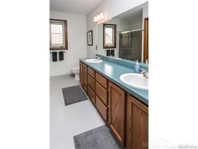 2248 South Shore Court Rochester Hills, MI 48307 - Photo 30 of 54