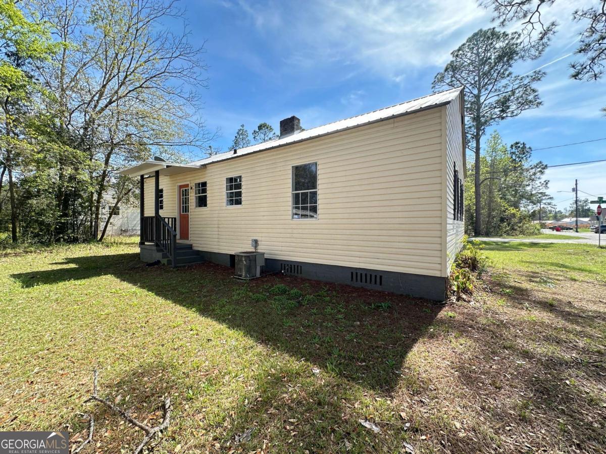 11 Pendleton Street Baxley, GA 31513 - Photo 2 of 11