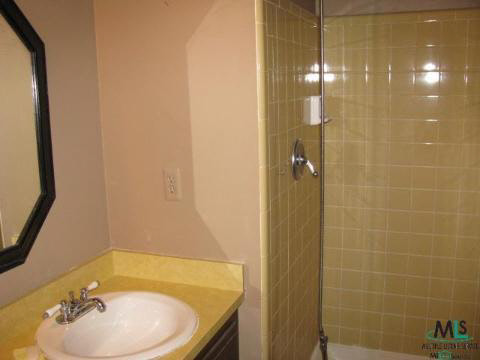 2845 Sandhurst Rochester, MI 48307 - Photo 9 of 12 470160-8.JPG