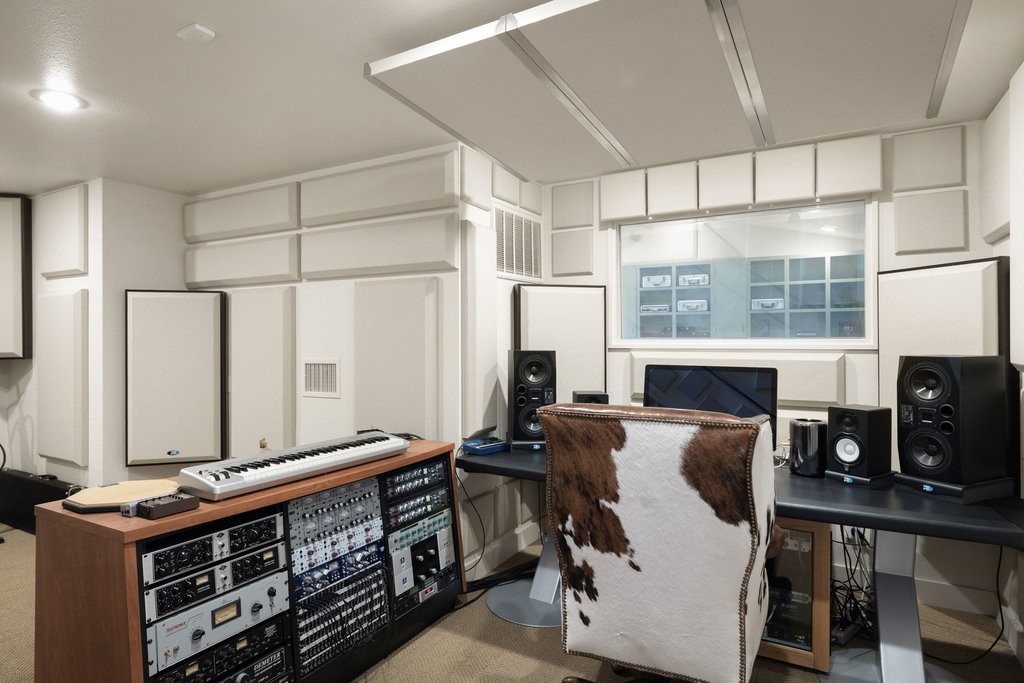 4707 Peace Pipe Path Austin, TX 78746 - Photo 34 of 40 a view of a kitchen with dining table and chairs