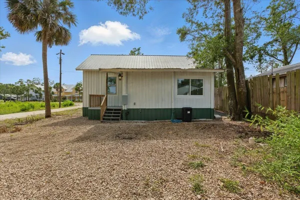 $260,000 | 209 Southeast 10th Street, Steinhatchee, FL 32359