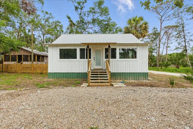 $270,000 | 209 Southeast 10th Street, Steinhatchee, FL 32359
