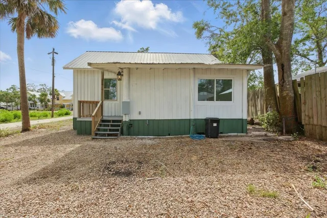 $270,000 | 209 Southeast 10th Street, Steinhatchee, FL 32359