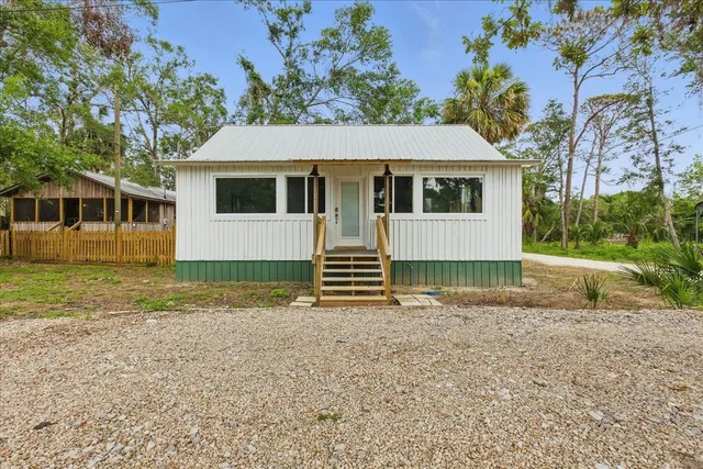 $270,000 | 209 Southeast 10th Street, Steinhatchee, FL 32359