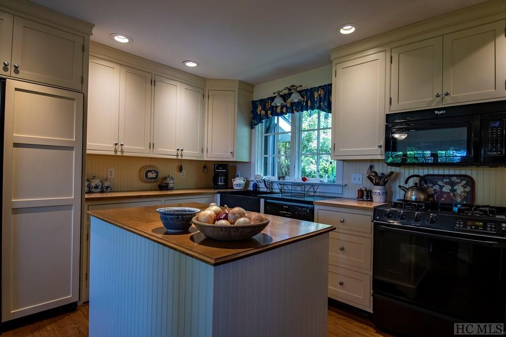 311 Queen Mountain Road Highlands, NC 28741 - Photo 20 of 44 Gallery Image 20