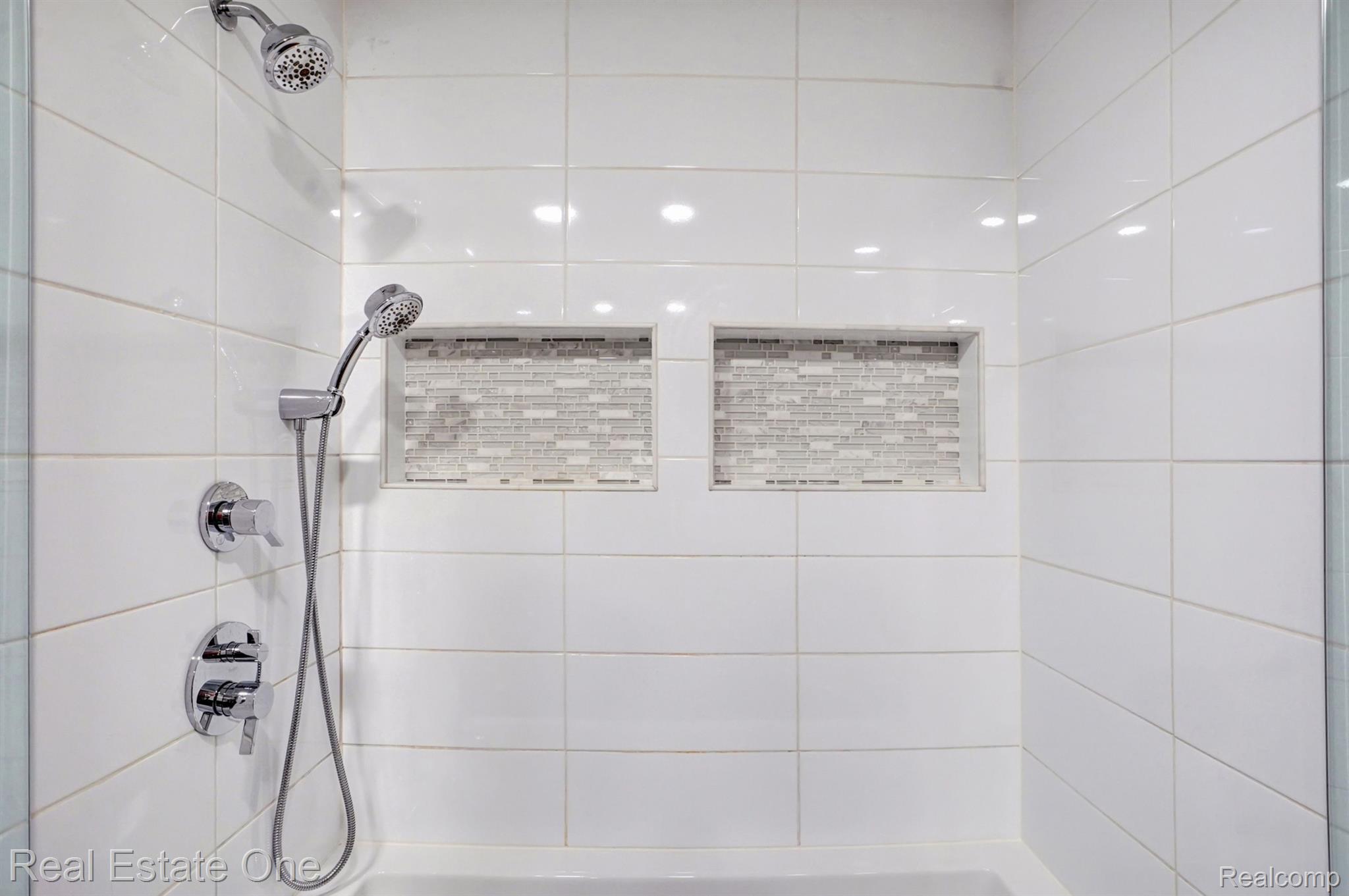 1938 Grayslake Drive Rochester, MI 48306 - Photo 31 of 65 Updated main bathroom shower/tub