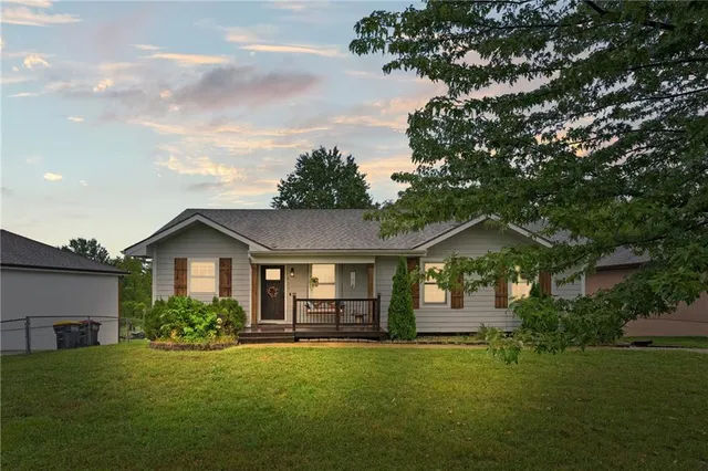 $300,000 | 617 Lodwick Lane, Excelsior Springs, MO 64024