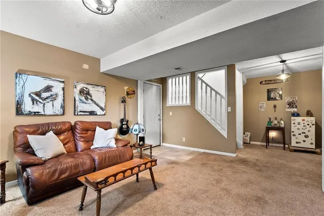 $300,000 | 617 Lodwick Lane, Excelsior Springs, MO 64024