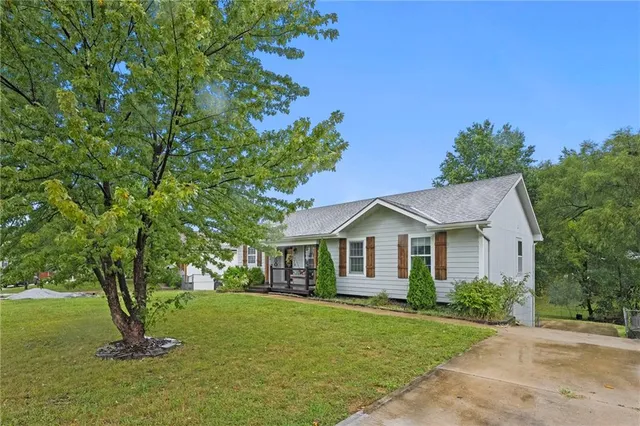 $300,000 | 617 Lodwick Lane, Excelsior Springs, MO 64024