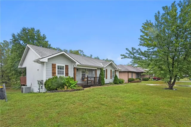 $300,000 | 617 Lodwick Lane, Excelsior Springs, MO 64024