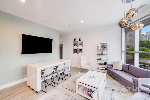 $2,650 | 333 West Trade Street, Unit 1501, Charlotte, NC 28202