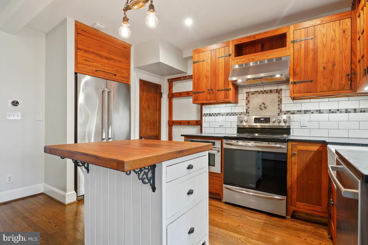 525 24th Street Northeast Washington, DC 20002 - Photo 11 of 49 Kitchen