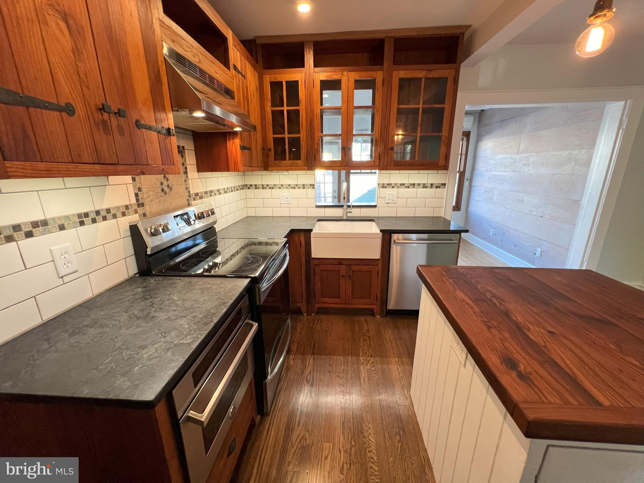 525 24th Street Northeast Washington, DC 20002 - Photo 12 of 49 Kitchen