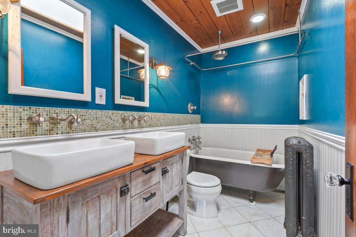 525 24th Street Northeast Washington, DC 20002 - Photo 23 of 49 Bathroom