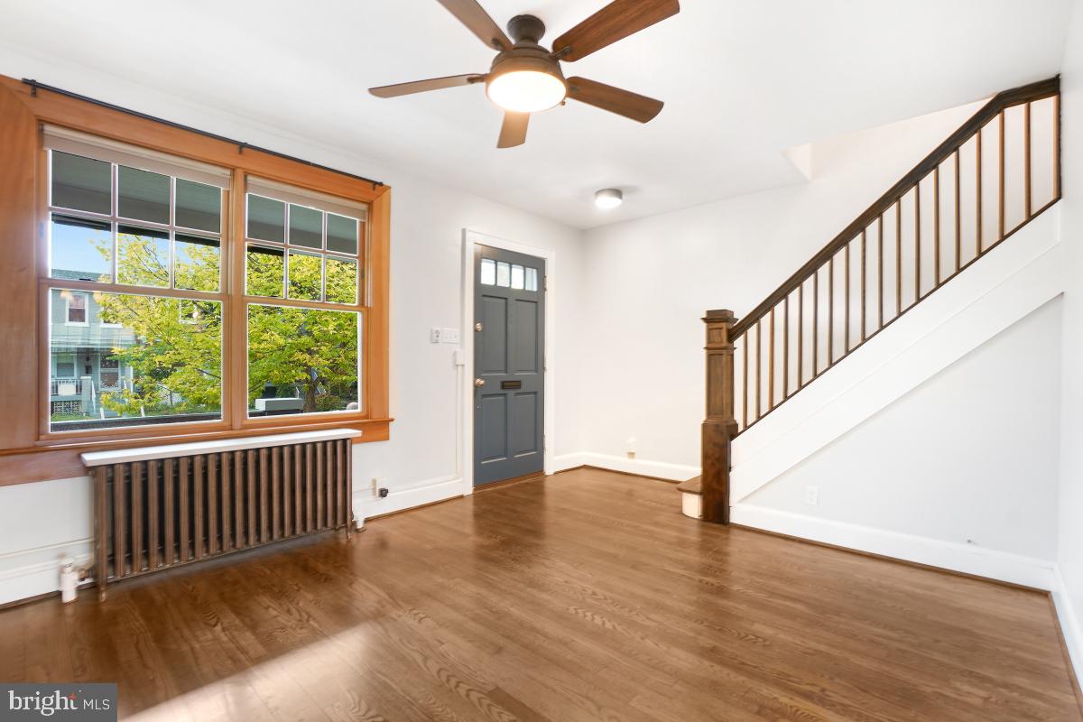 525 24th Street Northeast Washington, DC 20002 - Photo 6 of 49 Living Room