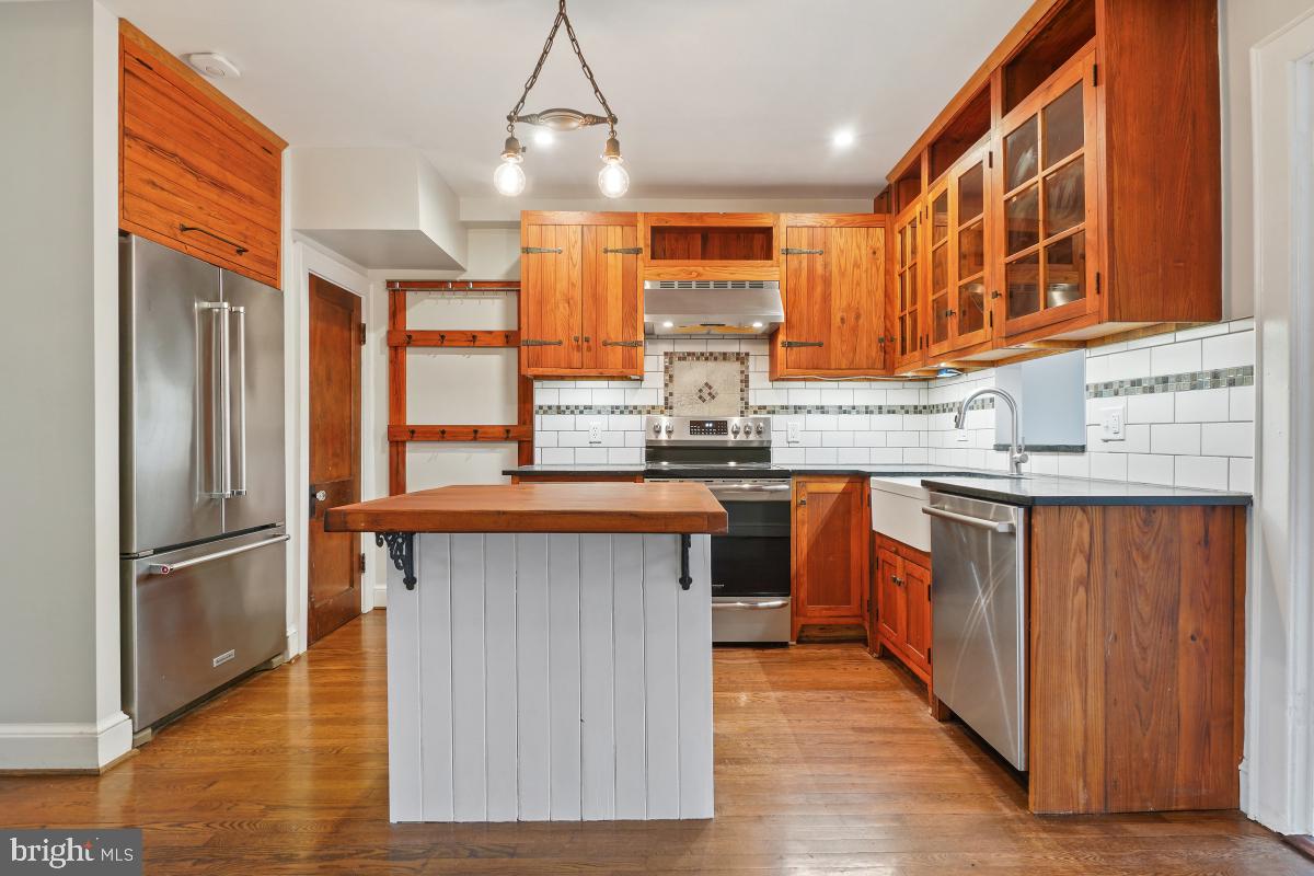 525 24th Street Northeast Washington, DC 20002 - Photo 10 of 49 Kitchen