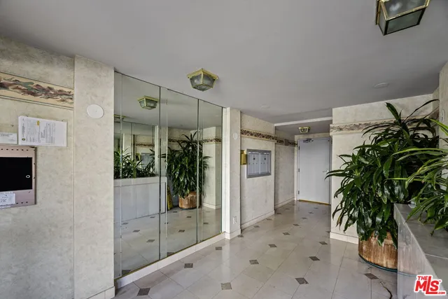 $4,395 | 1811 Manning Avenue, Unit 202, Los Angeles, CA 90025