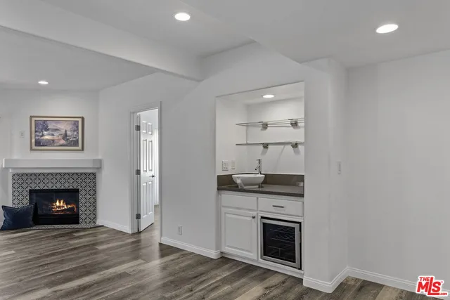 $4,395 | 1811 Manning Avenue, Unit 202, Los Angeles, CA 90025