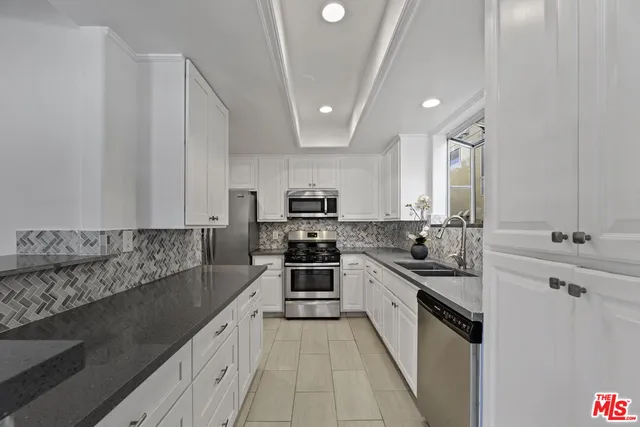 $4,395 | 1811 Manning Avenue, Unit 202, Los Angeles, CA 90025