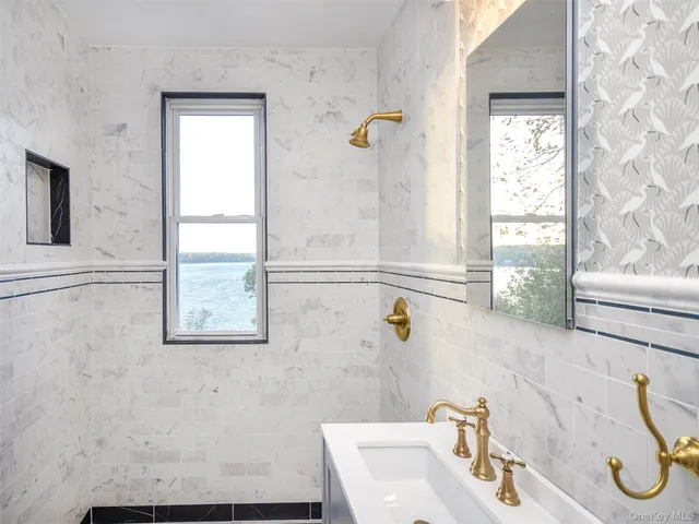 $3,600 | 120 Prospect Avenue, Unit 2, Sea Cliff, NY 11579