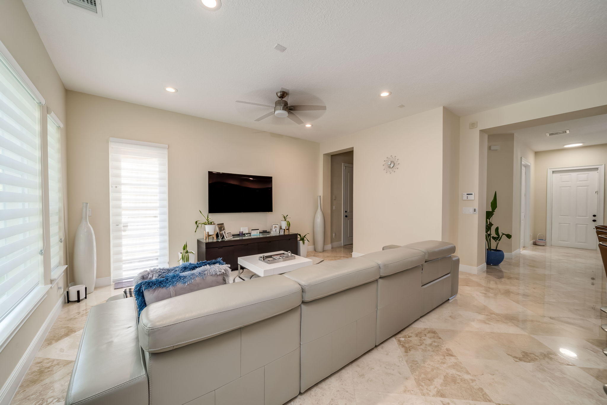 50 Via Poinciana Lane Boca Raton, FL 33487 - Photo 11 of 45 Living area