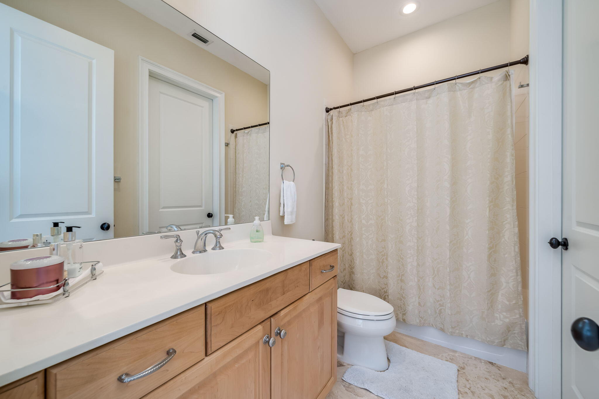 50 Via Poinciana Lane Boca Raton, FL 33487 - Photo 9 of 45 1st floor full bath