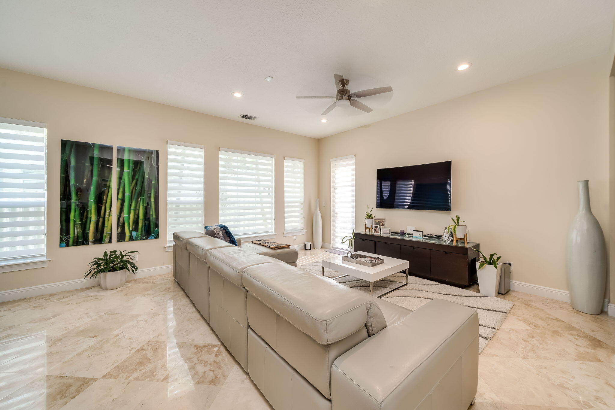 50 Via Poinciana Lane Boca Raton, FL 33487 - Photo 10 of 45 Living area