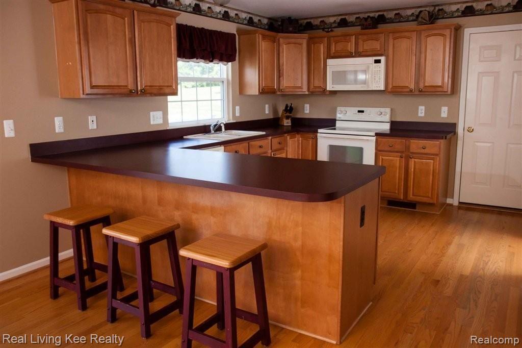 83 Addison Meadows Court Leonard, MI 48367 - Photo 7 of 21 IMG_3766.jpg