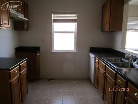 93 West Kennett Road Pontiac, MI 48340 - Photo 2 of 10 20345575-1.JPG