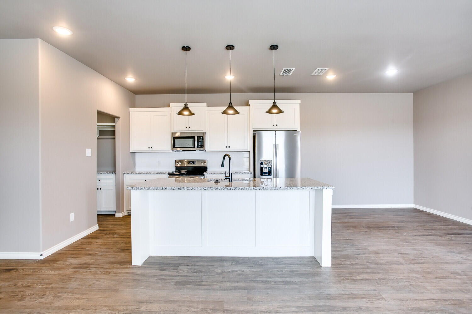 1405 16th Street, Unit B Shallowater, TX 79363 - Photo 6 of 16 6