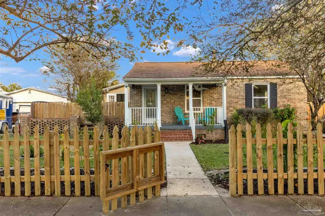 a view of a livingroom with wooden floor and a ceiling fan