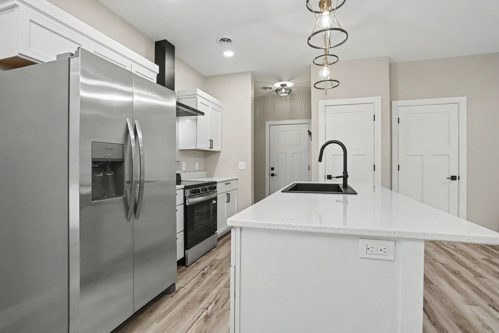20160 Parkway Avenue Three Rivers, MI 49093 - Photo 5 of 17 005_file_1127