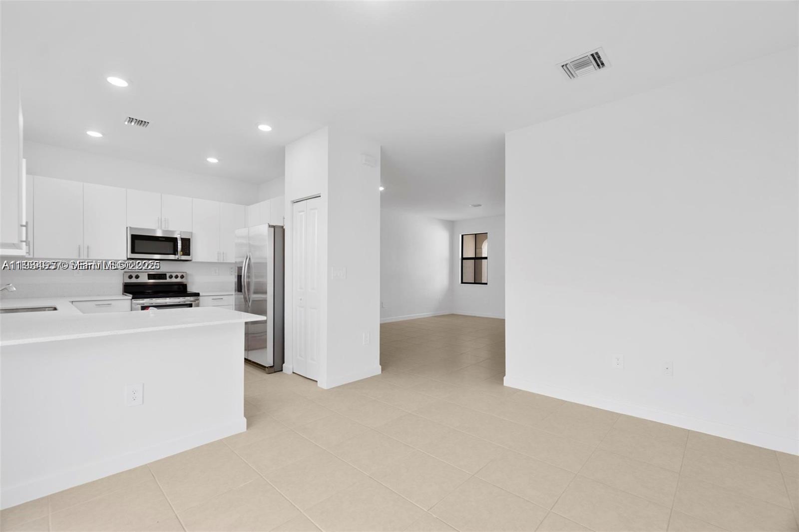 24643 Southwest 119th Court, Unit 24643 Homestead, FL 33032 - Photo 8 of 31