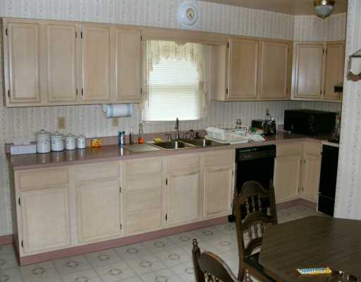 810 Beulah Road Churchill, PA 15235 - Photo 5 of 8 Kitchen.
