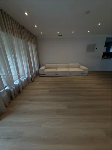 a view of lot of an empty room