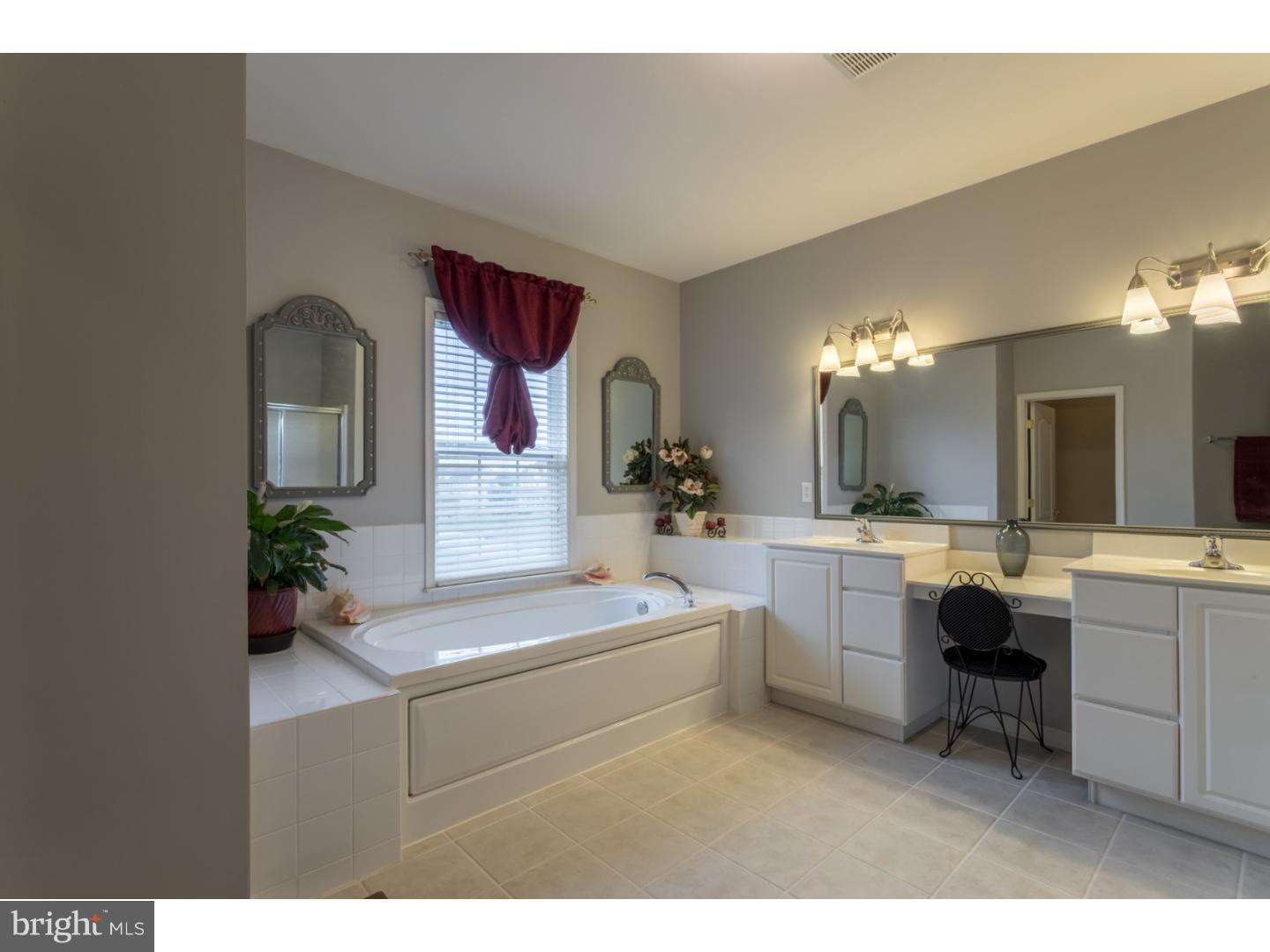 140 Canal Way Newark, DE 19702 - Photo 14 of 25 Master Bathroom