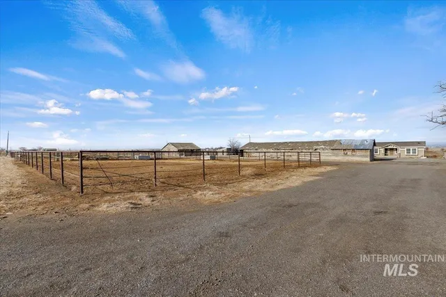$474,999 | 1350 East 3900th Street North, Buhl, ID 83316