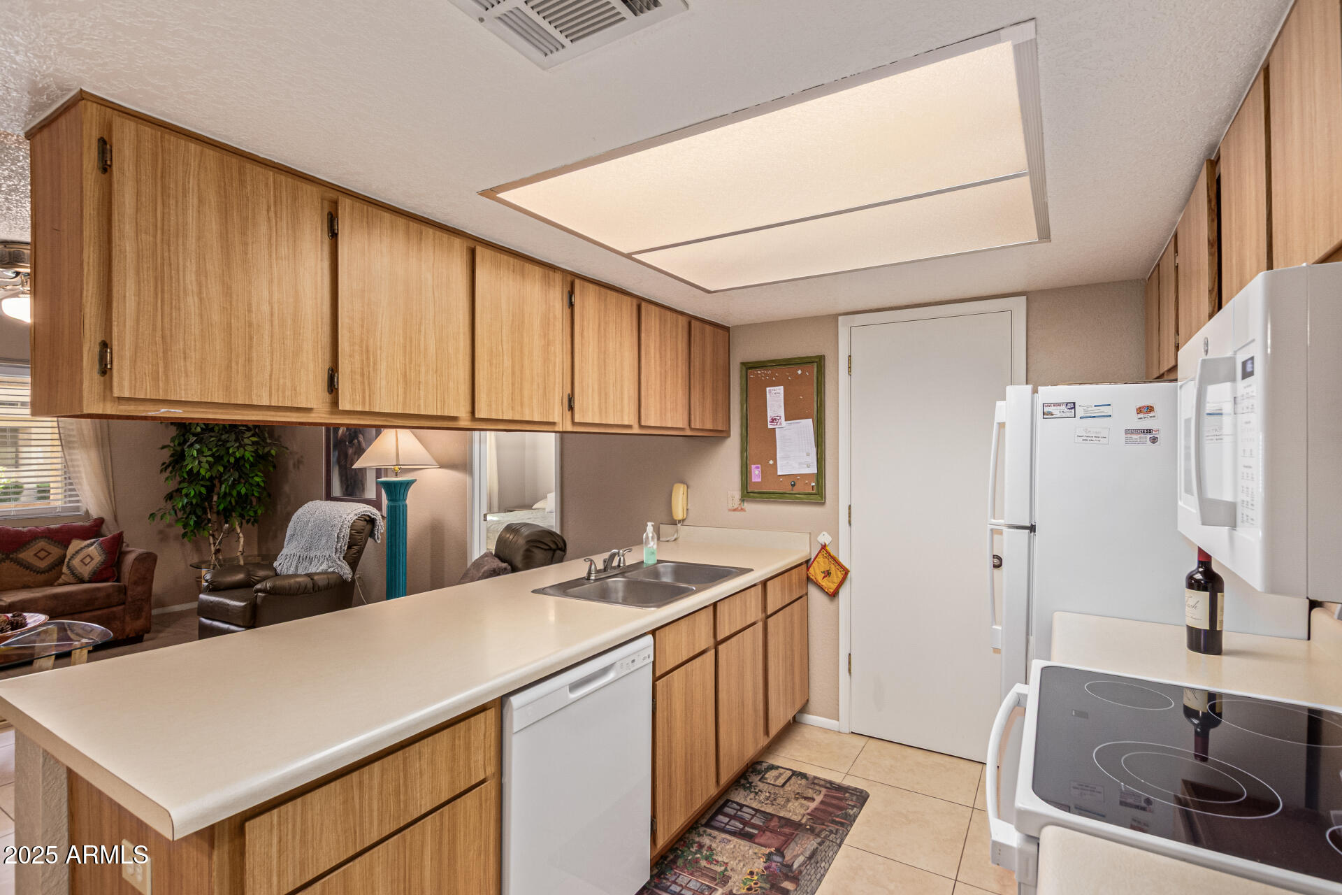 145 North 74th Street, Unit 127 Mesa, AZ 85207 - Photo 12 of 34 a kitchen that has a sink and a stove