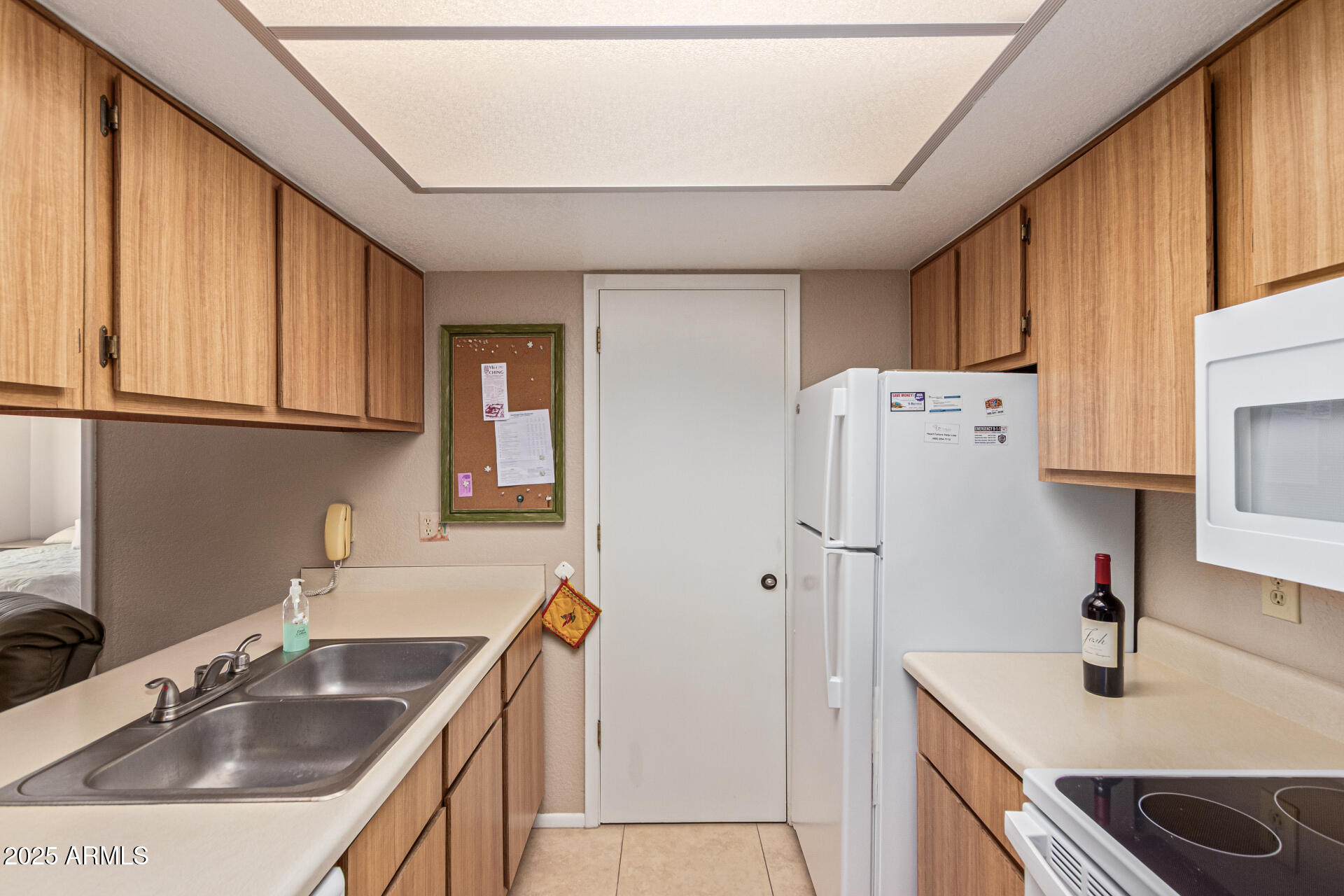 145 North 74th Street, Unit 127 Mesa, AZ 85207 - Photo 14 of 34 a kitchen with refrigerator a sink and dishwasher