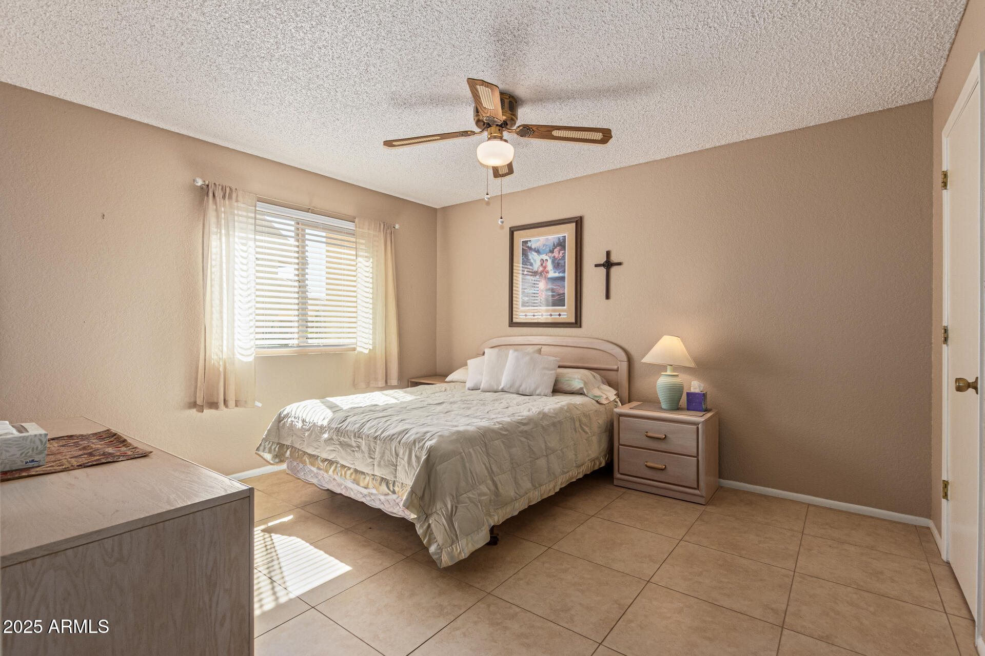 145 North 74th Street, Unit 127 Mesa, AZ 85207 - Photo 15 of 34 a bedroom with a bed and a window