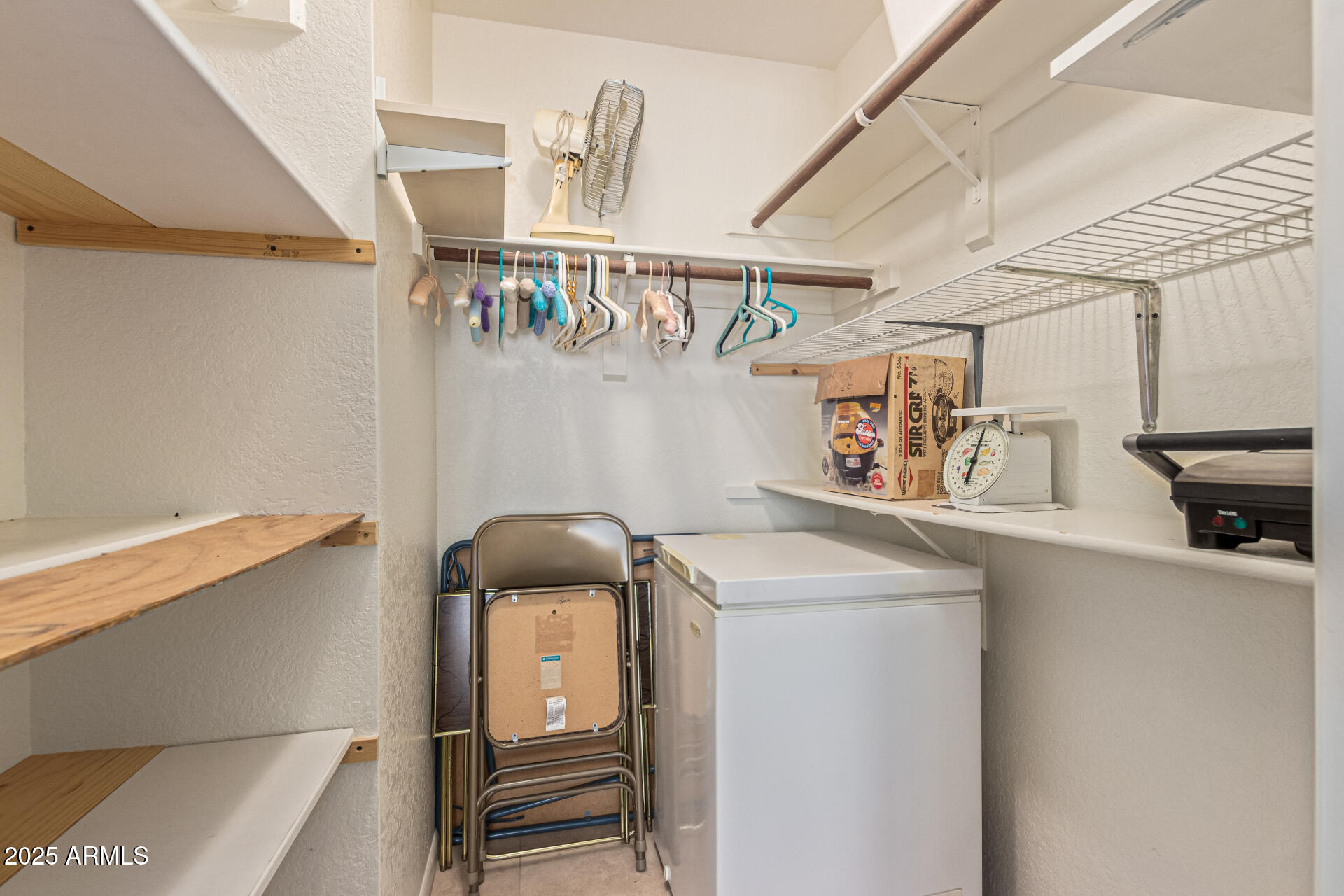 145 North 74th Street, Unit 127 Mesa, AZ 85207 - Photo 22 of 34 a utility room with dryer and washer