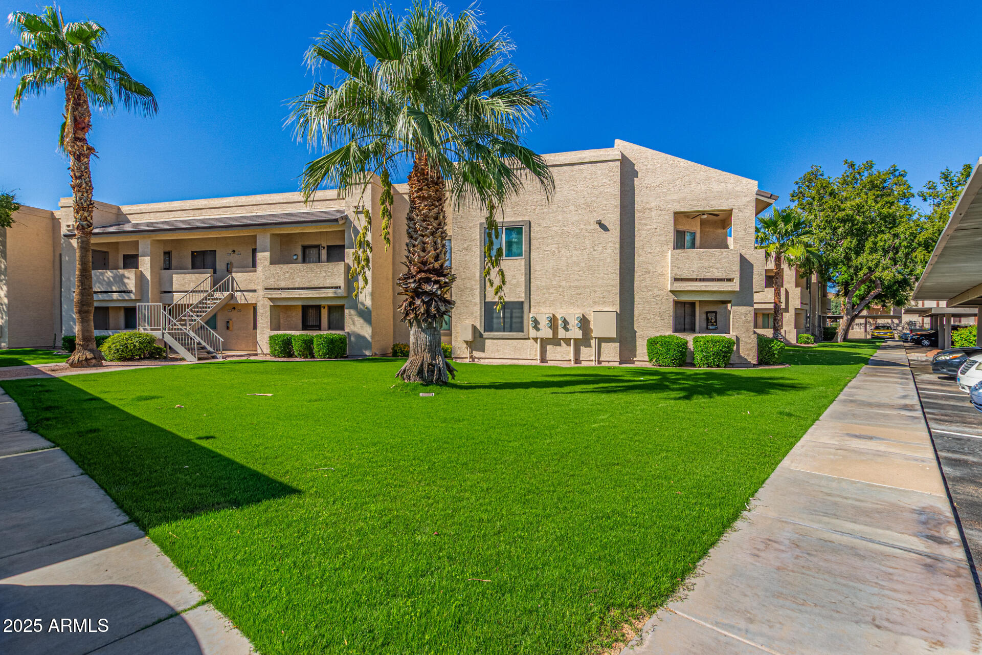 145 North 74th Street, Unit 127 Mesa, AZ 85207 - Photo 29 of 34 a front view of house with yard
