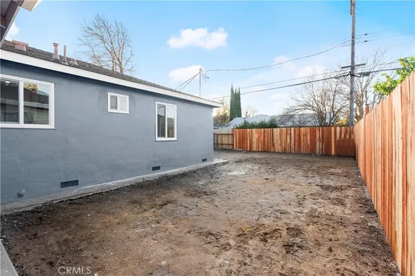 a view of backyard