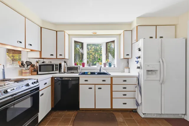 $800,000 | 733 North Road, Candia, NH 03034