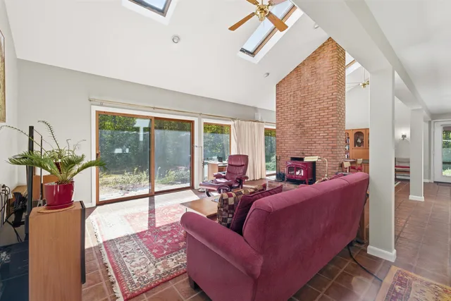 $800,000 | 733 North Road, Candia, NH 03034