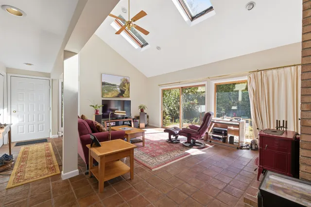 $800,000 | 733 North Road, Candia, NH 03034