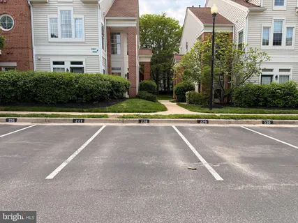 $400,000 | 6864 Brindle Heath Way, Unit 203, Alexandria, VA 22315