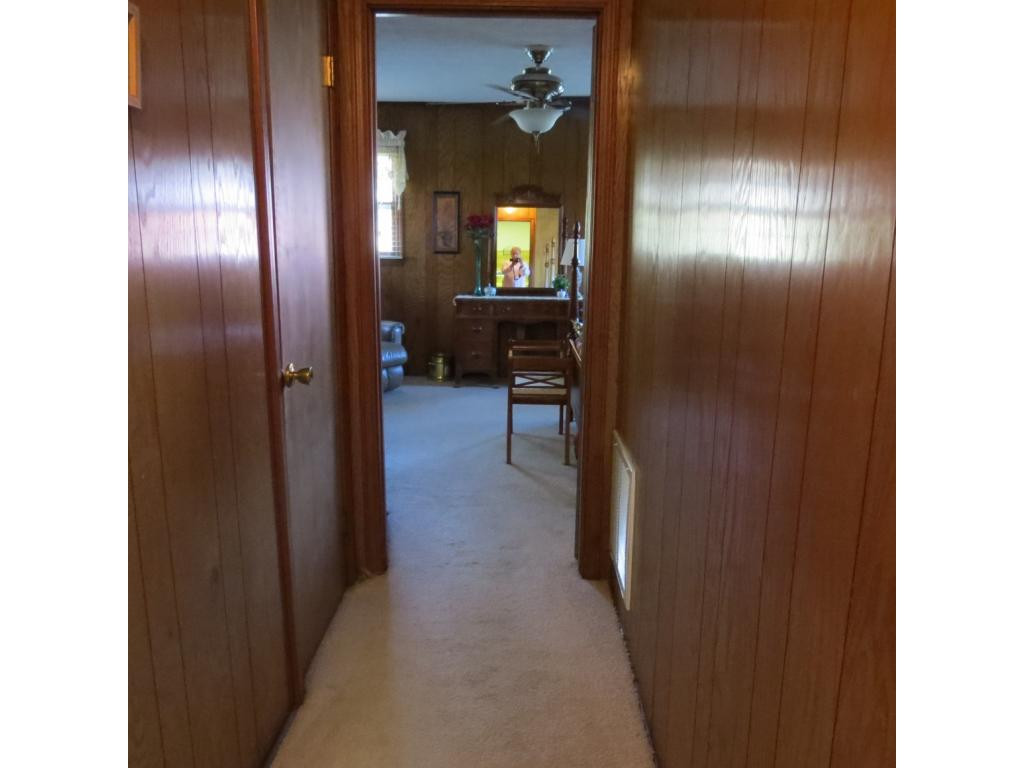 1612 Wendover Road Bristol, VA 24201 - Photo 14 of 26 hall to master suite